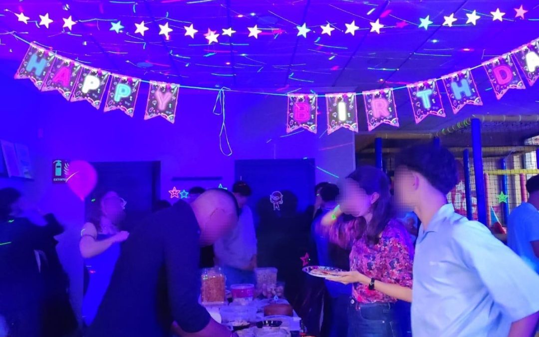 Fiestas de neón en Moratalaz: dale un toque especial a tu celebración